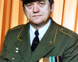 Stanislovas Srėbalius Lietuvos Šaulių Sąjungos Žemaitijos rinktinės įkūrėjas ir vadas, apdovanotas Sausio 13-osios atminimo medaliu, Lietuvos kariuomenės kūrėjų savanorių medaliu, Šaulių žvaigždės medaliu, Parlamento gynėjo Garbės ženklu. 1998 m.